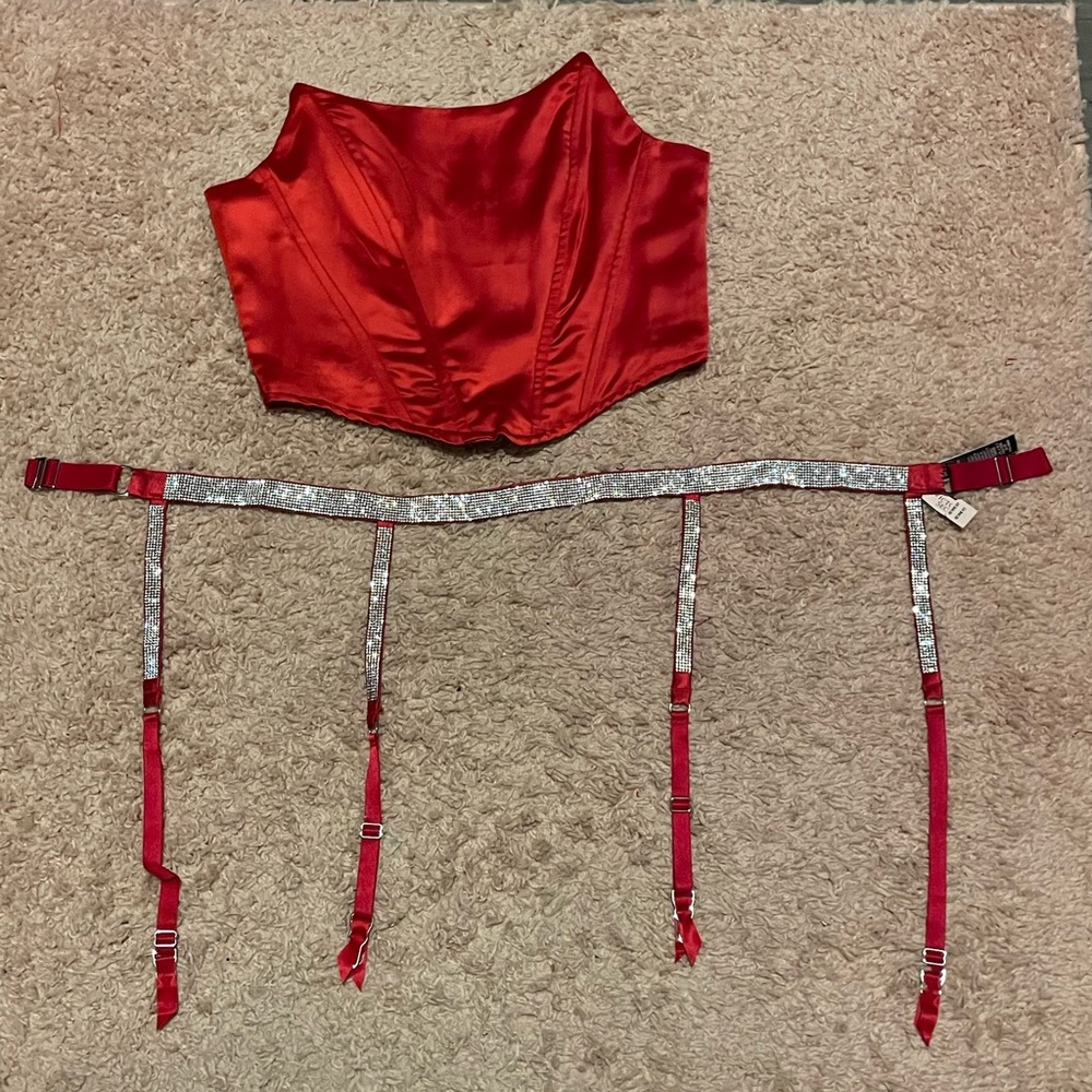 💋 Red Bustier corset & VS rhinestone garter belt 💎